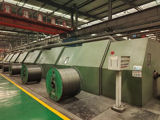 Prestressed twisting machine